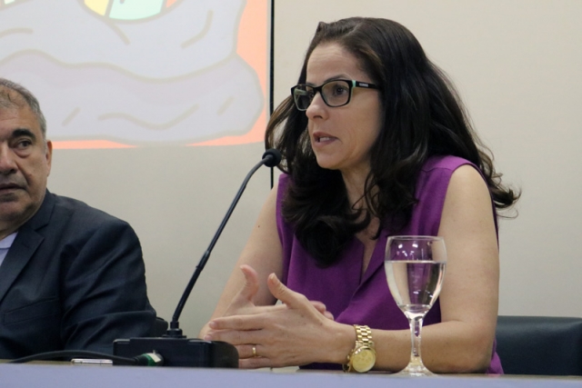 Rosane Cristina de Andrade, professora adjunta da UERJ