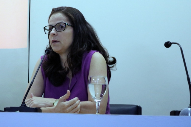 Rosane Cristina de Andrade, professora adjunta da UERJ