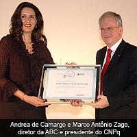Andrea de Camargo e Marco Antônio Zago, diretor da ABC e presidente do CNPq 
