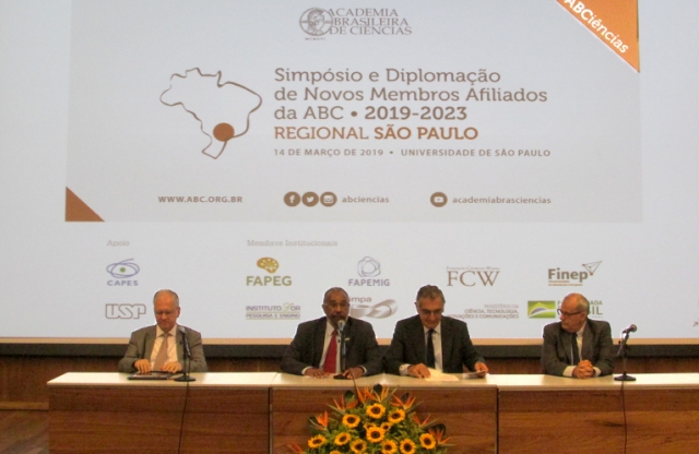 Marco Antonio Zago (membro titular da ABC), Oswaldo Luiz Aves (vice-presidente da Regional São Paulo da ABC), Vahan Agopyan (reitor da USP) e José Roque da Silva (membro titular da ABC)