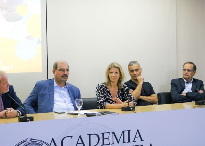 Carlos Aragão de Carvalho, Luis Liza Curi, Janaína Weissheimer, Sidarta Ribeiro e Edmundo Souza e Silva no Simpósio Educação tem Ciência.