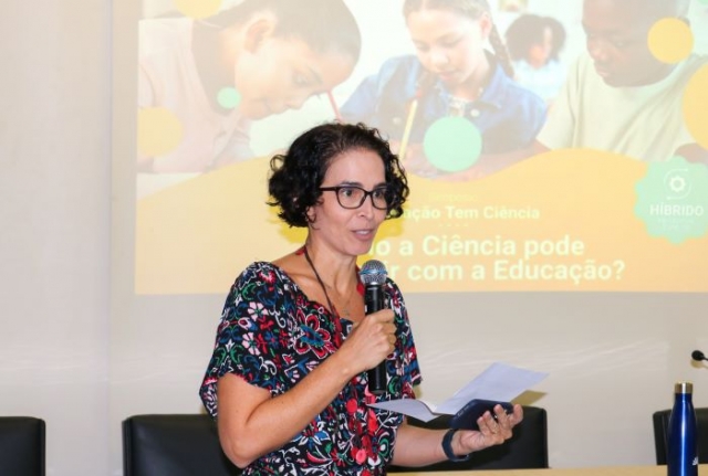 Marília Zaluar Passos Guimarães no simpósio Educação tem Ciência