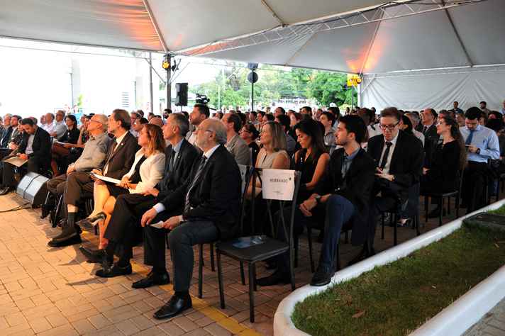 Raphaella Dias / UFMG Centenas de convidados participaram da inauguração do CTNano