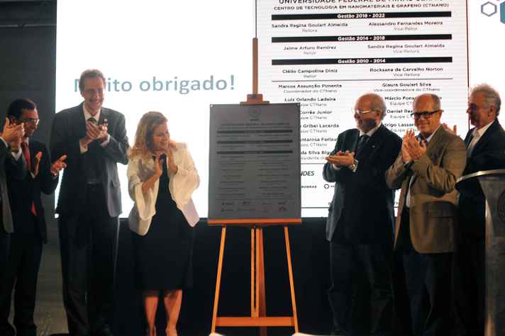 Raphaella Dias / UFMG Descerramento de placa marcou inauguração do CTNano