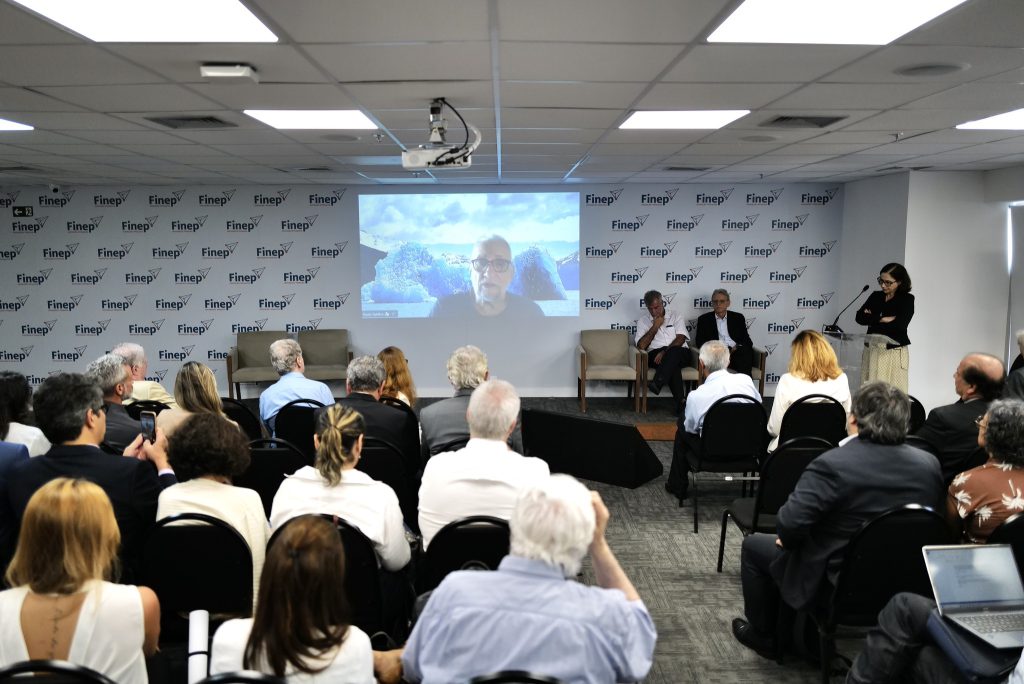 Paulo Saldiva falou ao público virtualmente